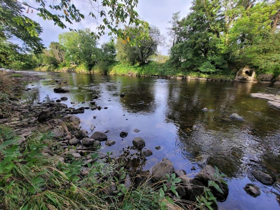 Riverside Bungalow - Direct River Access! Ystradgynlais Bagian luar foto
