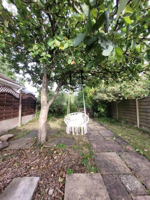 Riverside Bungalow - Direct River Access! Ystradgynlais Bagian luar foto