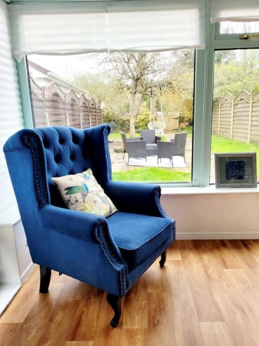 Riverside Bungalow - Direct River Access! Ystradgynlais Bagian luar foto